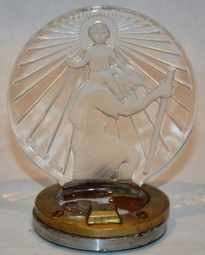 René LALIQUE (1860- 1945)
“Saint- Christophe”
Mascotte...