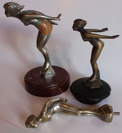 “Les plongeuses”
Ensemble de 3 sujets artistiques...