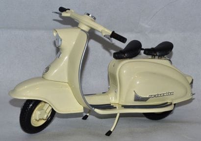 “Lambretta”
Réplique de luxe du scooter Lambretta...