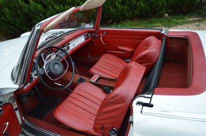 1971 MERCEDES BENZ 280 SL 
Châssis n° 11304410022769
Carte...