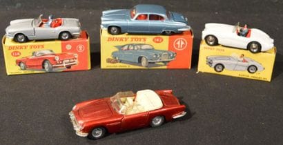 DINKY TOYS
Aston Martin DB5 (110), Triumph...