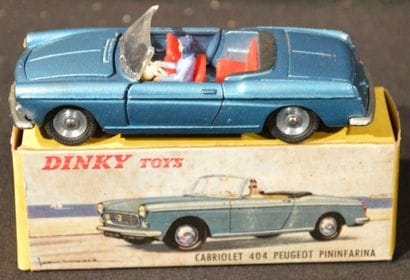 DINKY TOYS
Peugeot 404 Cabriolet (528)