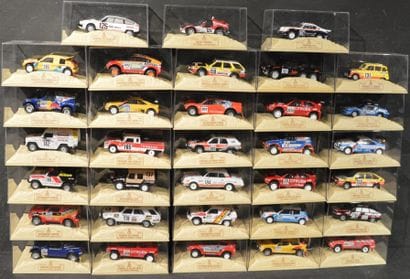 33 Miniatures au 1 /43 représentant la série...