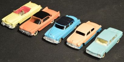 DINKY TOYS
Chevrolet Corvair (552), Cadillac...