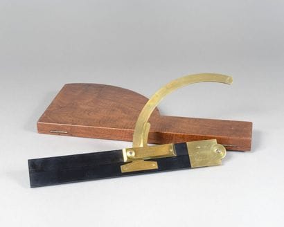 Rare double pied de roi en ébène et laiton....