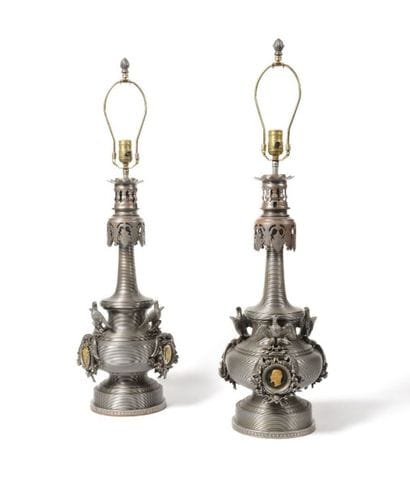 Paire de grandes lampes à pétrole en étain....