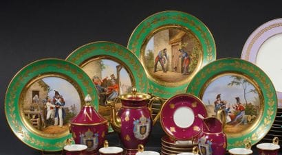 PARIS
7 Assiettes en porcelaine à décor polychrome...