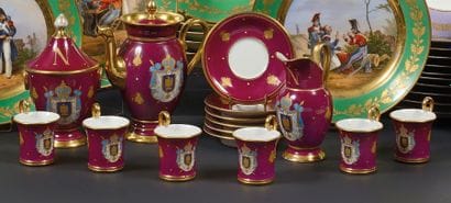 LIMOGES
Service en porcelaine comprenant...