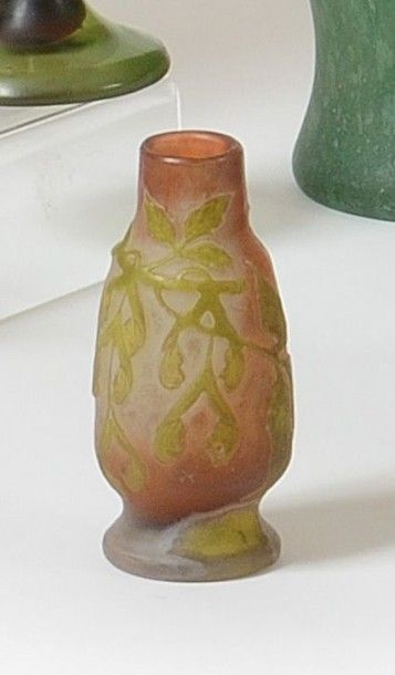 ETABLISSEMENTS GALLE Petit vase bobine à...