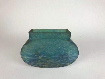 DAUM à Nancy Vase ovoïde et col rectangulaire...