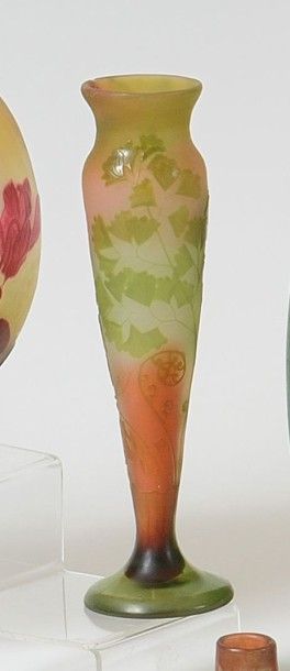 ETABLISSEMENTS GALLE Vase soliflore en verre...