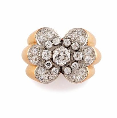 BAGUE en or jaune années 1940. La monture...