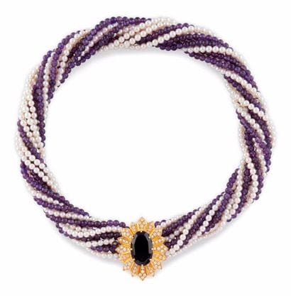 COLLIER orné de 5 rangs de perles d’améthyste...