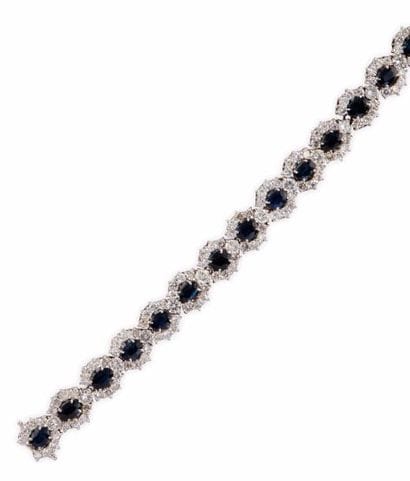 BRACELET en or gris, la monture articulée...