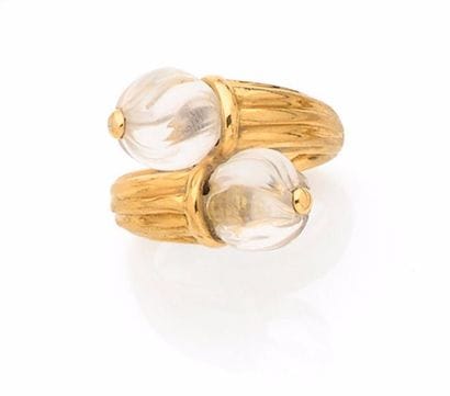 BOUCHERON BAGUE en or jaune ornée de 2 perles...
