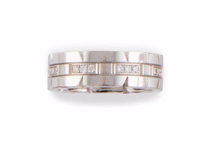 CARTIER COLLECTION TANK BAGUE en or gris...