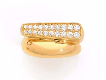 FRED BAGUE en or jaune modèle «Success» sertie...