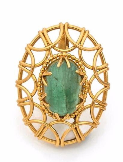 PENDENTIF BROCHE en or jaune, orné en son...