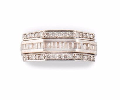 BAGUE TRANSFORMABLE en argent de forme hexagonale,...