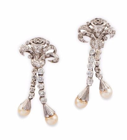 PAIRE DE CLIPS D’OREILLES en platine et or...