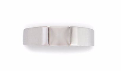 CARTIER BAGUE en or blanc, modèle Tank, retenant...