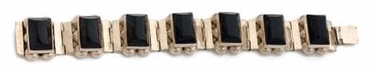 BRACELET en argent retenant une succession...