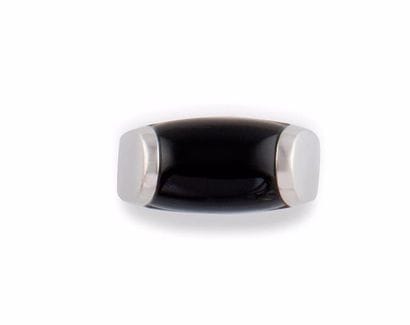 BULGARI BAGUE en or gris, modèle «Tronchetto»...