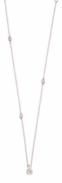 PENDENTIF SOLITAIRE en or gris 18k (750 millièmes)...