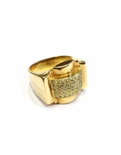 BAGUE TANK en or jaune, la monture bombée...