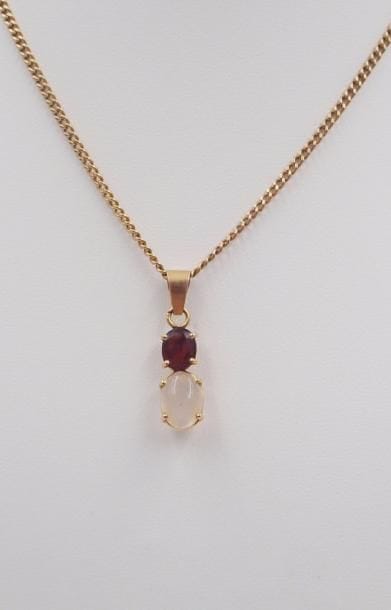 PENDENTIF en or jaune serti d'une pierre...