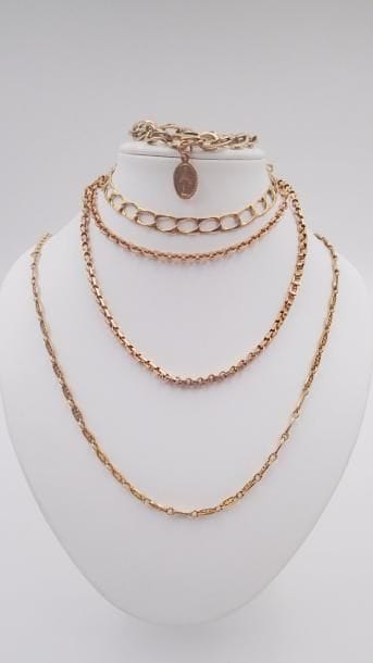 LOT D'OR composé de chaines, de bracelets...