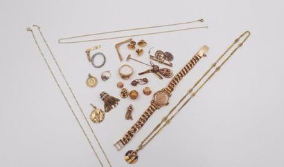 LOT DE BIJOUX, collier, médailes et divers...