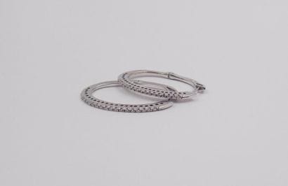 PAIRES DE BOUCLES D'OREILLES la monture en...