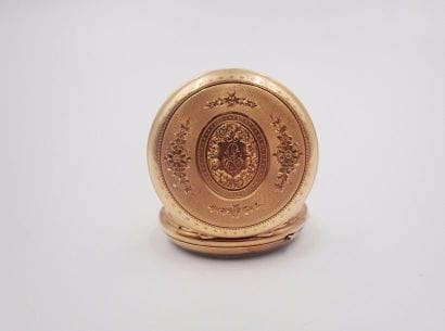 MONTRE DE COL simple avec chiffres romains...