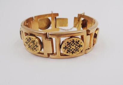 BRACELET or jaune aux maillons de forme géométrique...