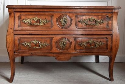 COMMODE en bois naturel ouvrant par deux...