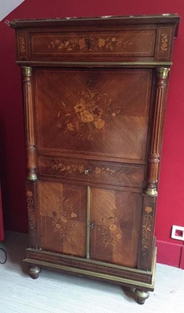 SECRETAIRE en bois de placage et marqueterie...