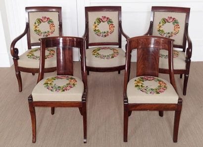 Partie de MOBILIER DE SALON en placage d'acajou...