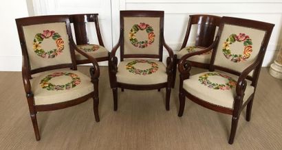 Partie de MOBILIER DE SALON en placage d'acajou...