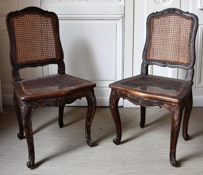 PAIRE DE CHAISES cannées en bois naturel...