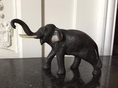 
JAPON


Eléphant en bronze patiné, avec...