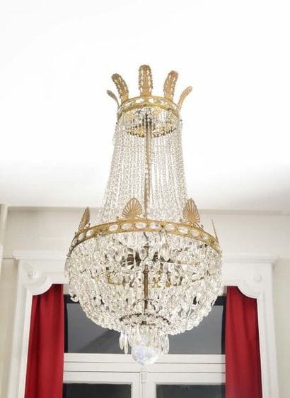 Grand LUSTRE de forme corbeille en bronze...