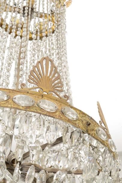 Grand LUSTRE de forme corbeille en bronze...