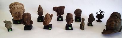 Collection de 11 TETES SCULPTEES en pierre,...