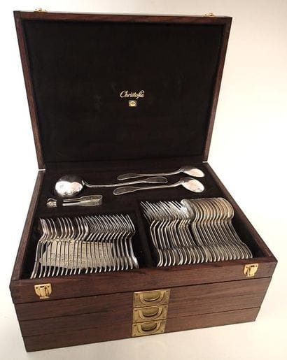 CHRISTOFLE Ménagère en métal argenté comprenant...