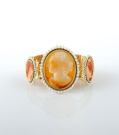 Rare bracelet manchette aux camées sur agate...