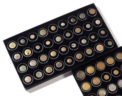 Ensemble de 36 boutons d’époque Premier Empire...