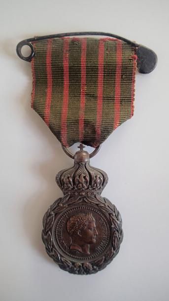 Médaille de Sainte Hélène En bronze patiné....