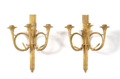 Paire d’app liques en bronze doré à trois...