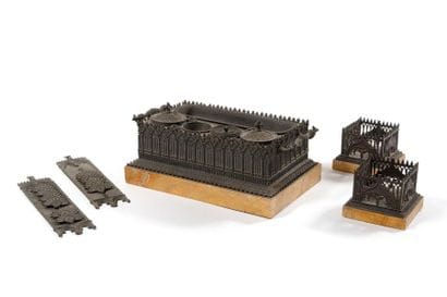 nécessaire de bureau comprenant une écritoire...
